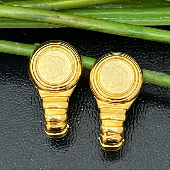 Vintage Unsigned Gold-Tone Roman Coin Clip On Earrings - Picture 2 of 13